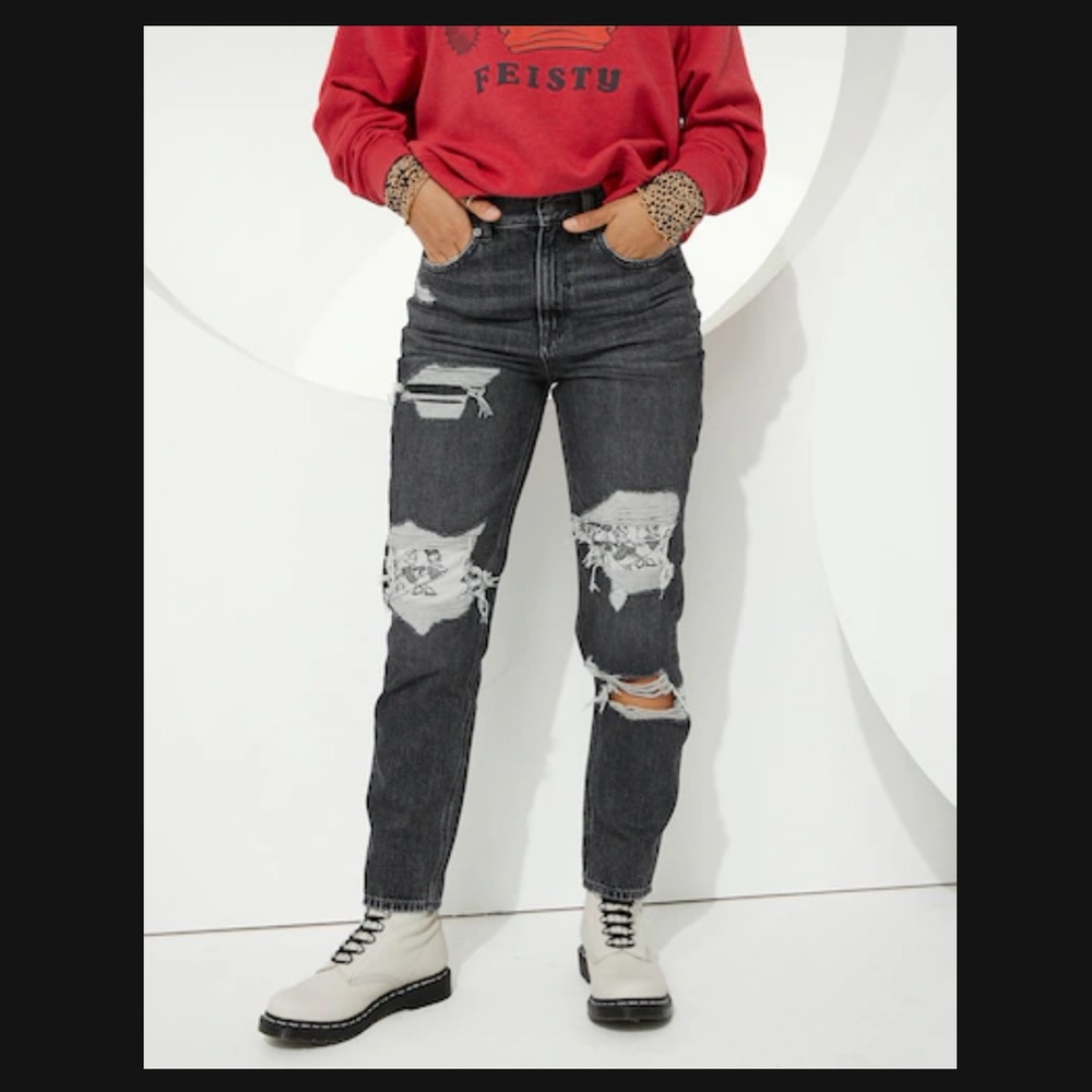 NWT Limited Edition AE x Disney Women’s Mom Jean (size 8 short)